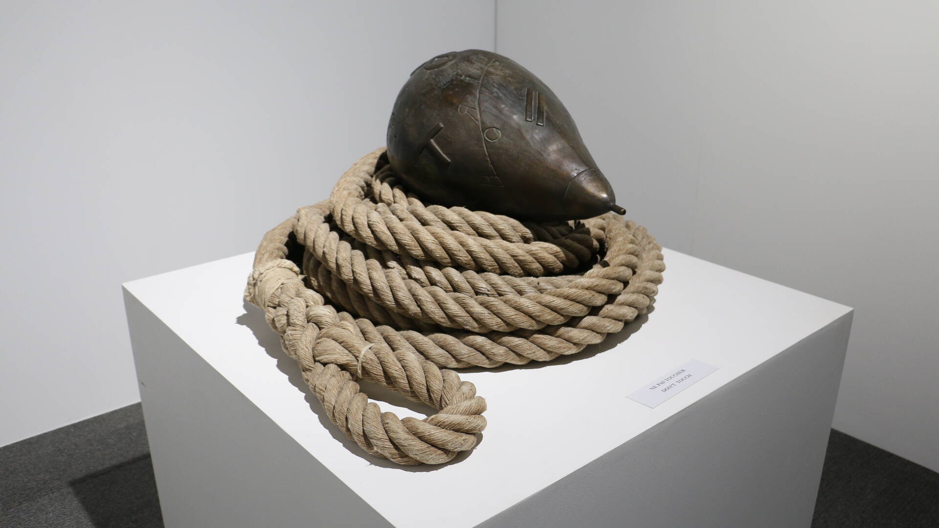 Corps de corde : exposition d'art contemporain à la Corderie Royale, Rochefort Océan