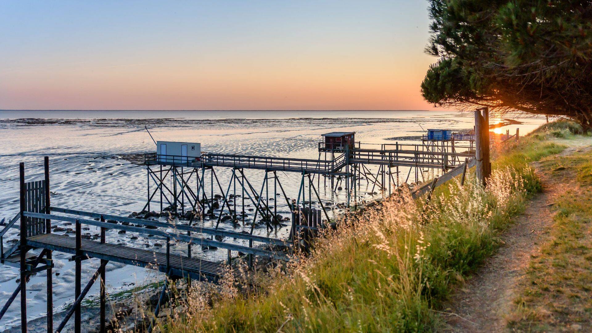 Carrelets sur la côte de Port-des-Barques