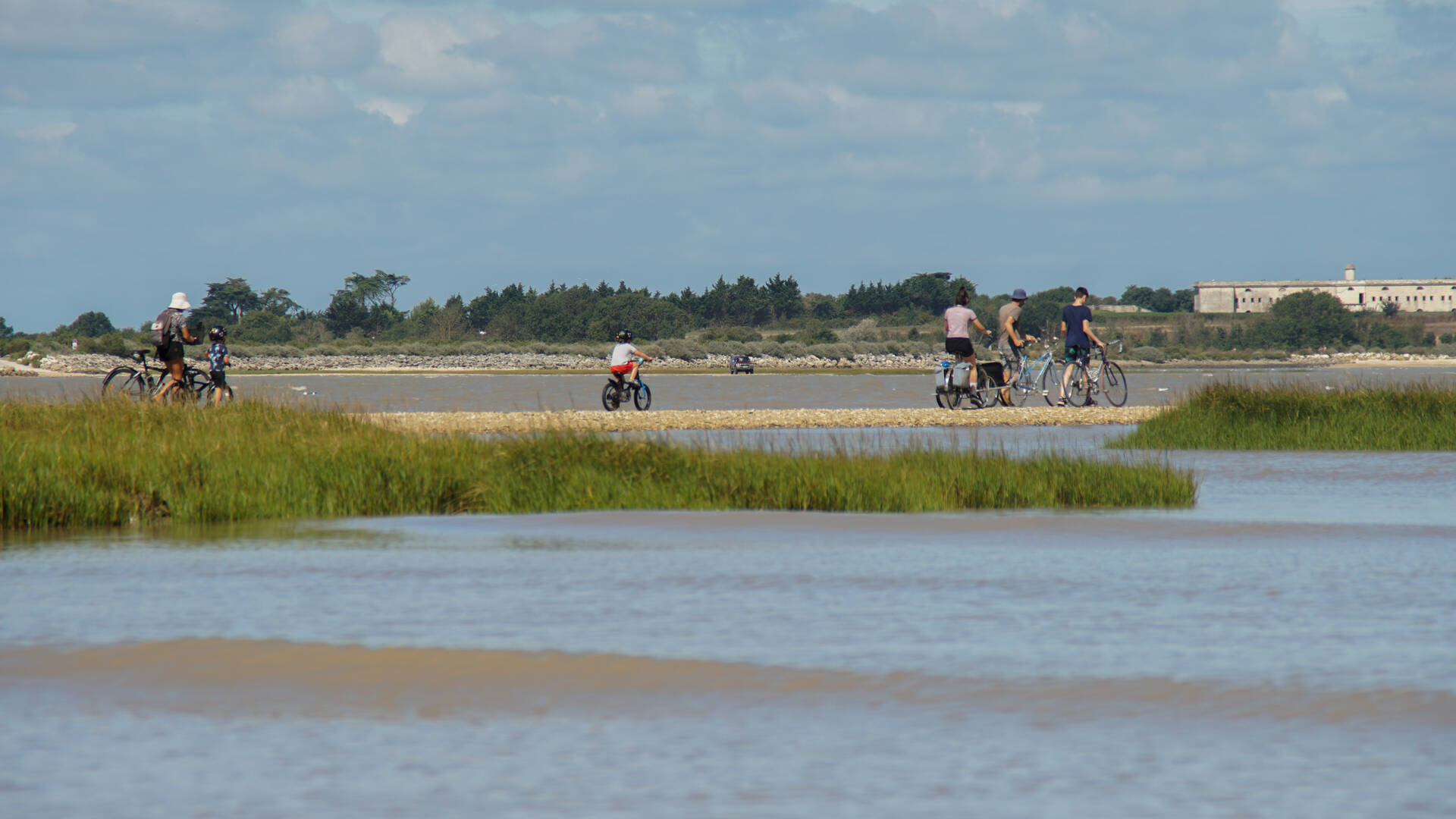 Balade à vélo sur l'île Madame © Chrystelle Ecale 