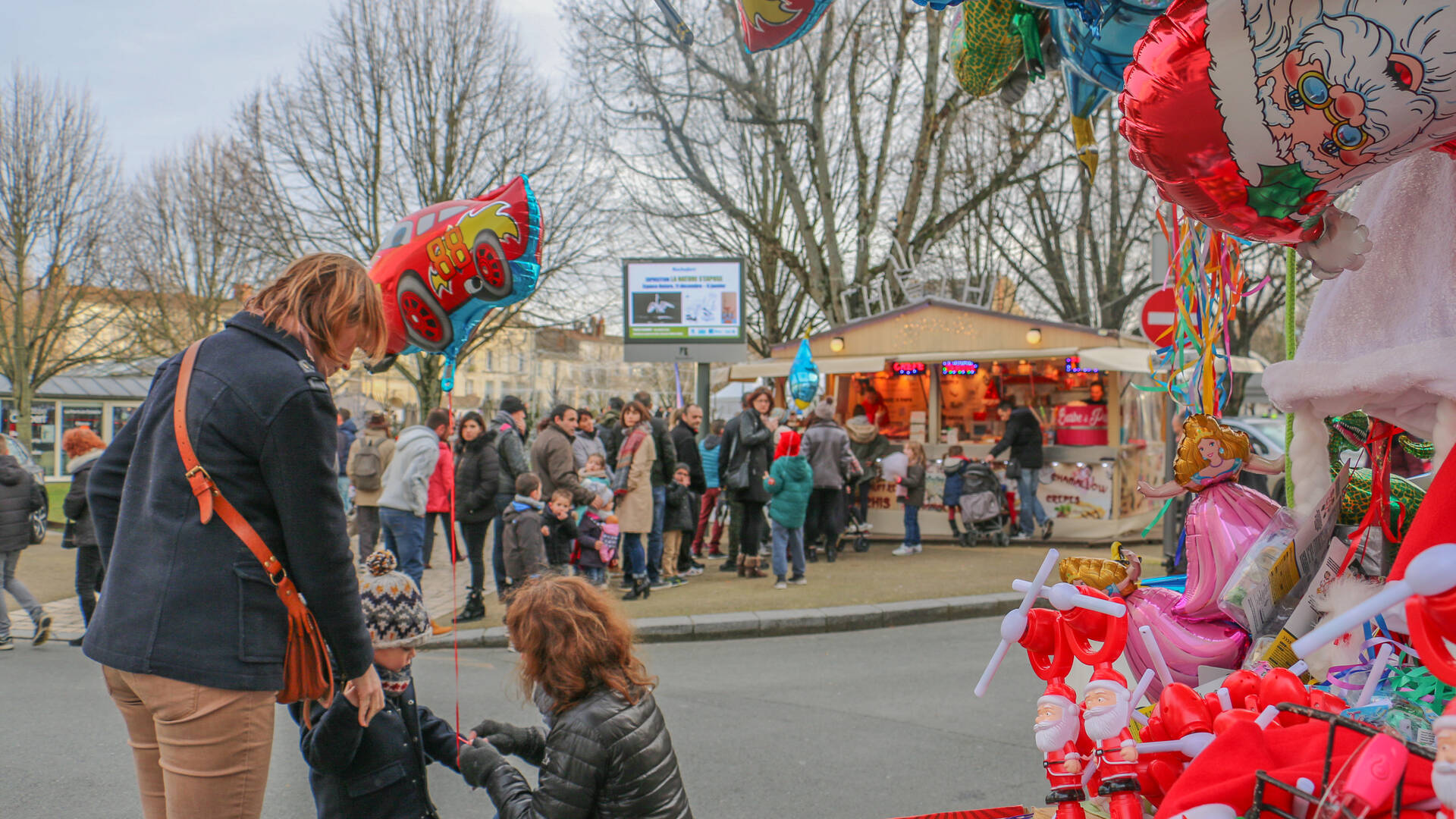 Animations de Noël - Place Colbert à Rochefort © J.Paulet