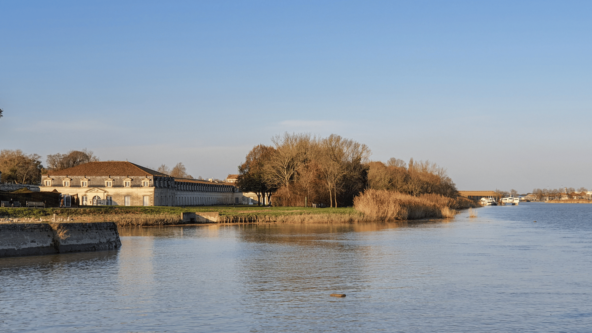 La Charente et la Corderie Royale à Rochefort © Chrystelle Ecale 
