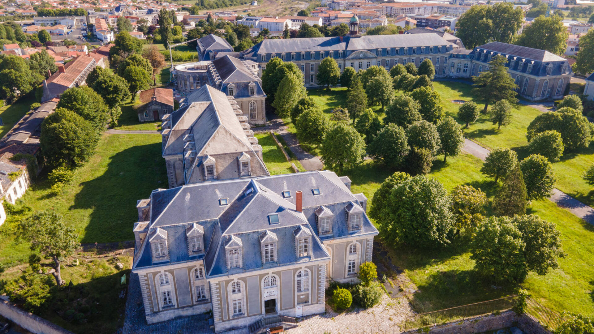 Vue aérienne Ancienne Ecole de médécine Navale©R.Osi