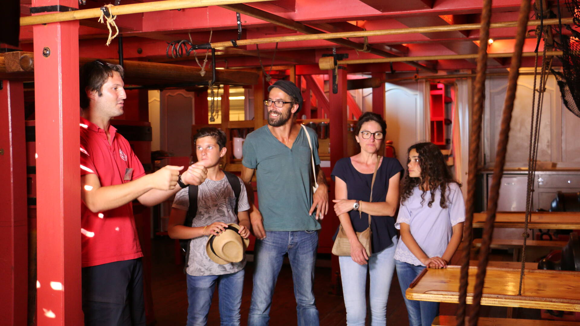 Tournage d'une visite guidée sur l'Hermione © Steven Boutin Office de Tourisme Rochefort Océan