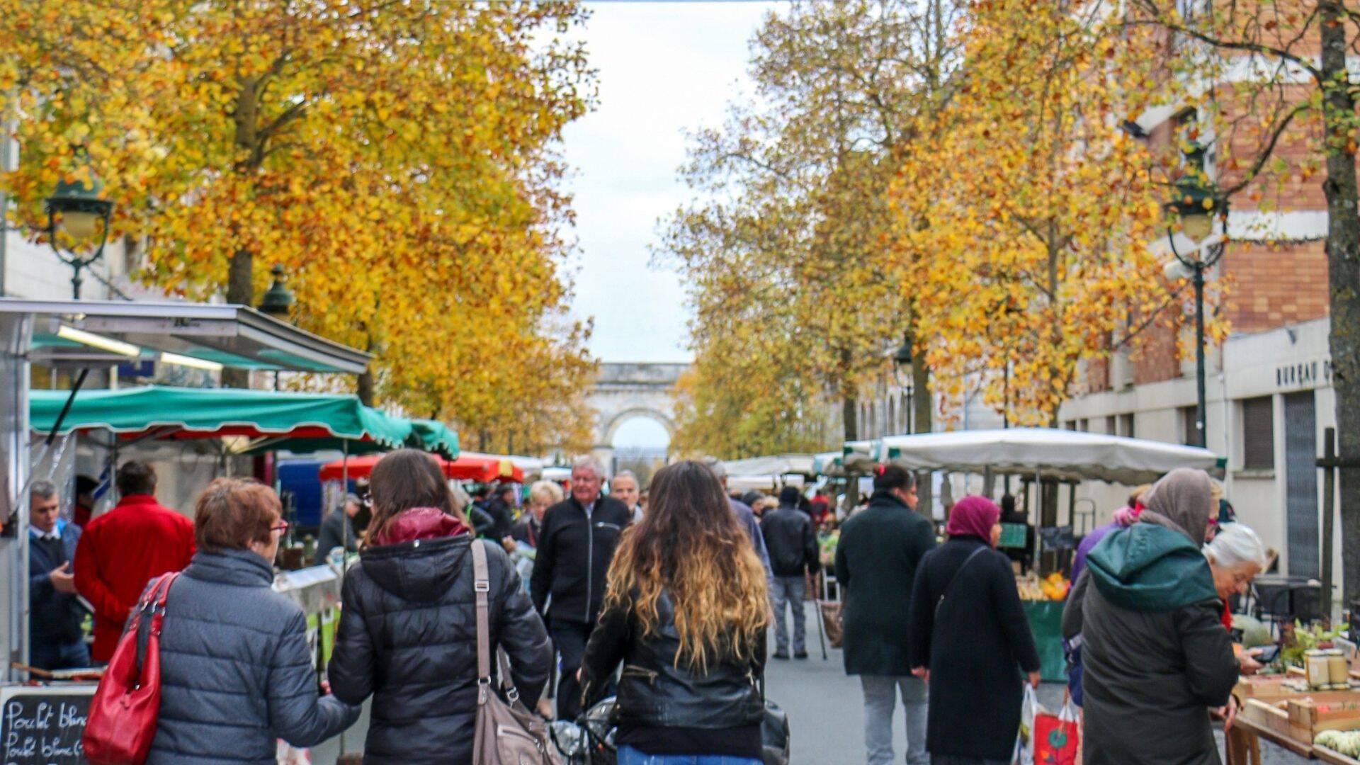 Le marché de Rochefort en automne
