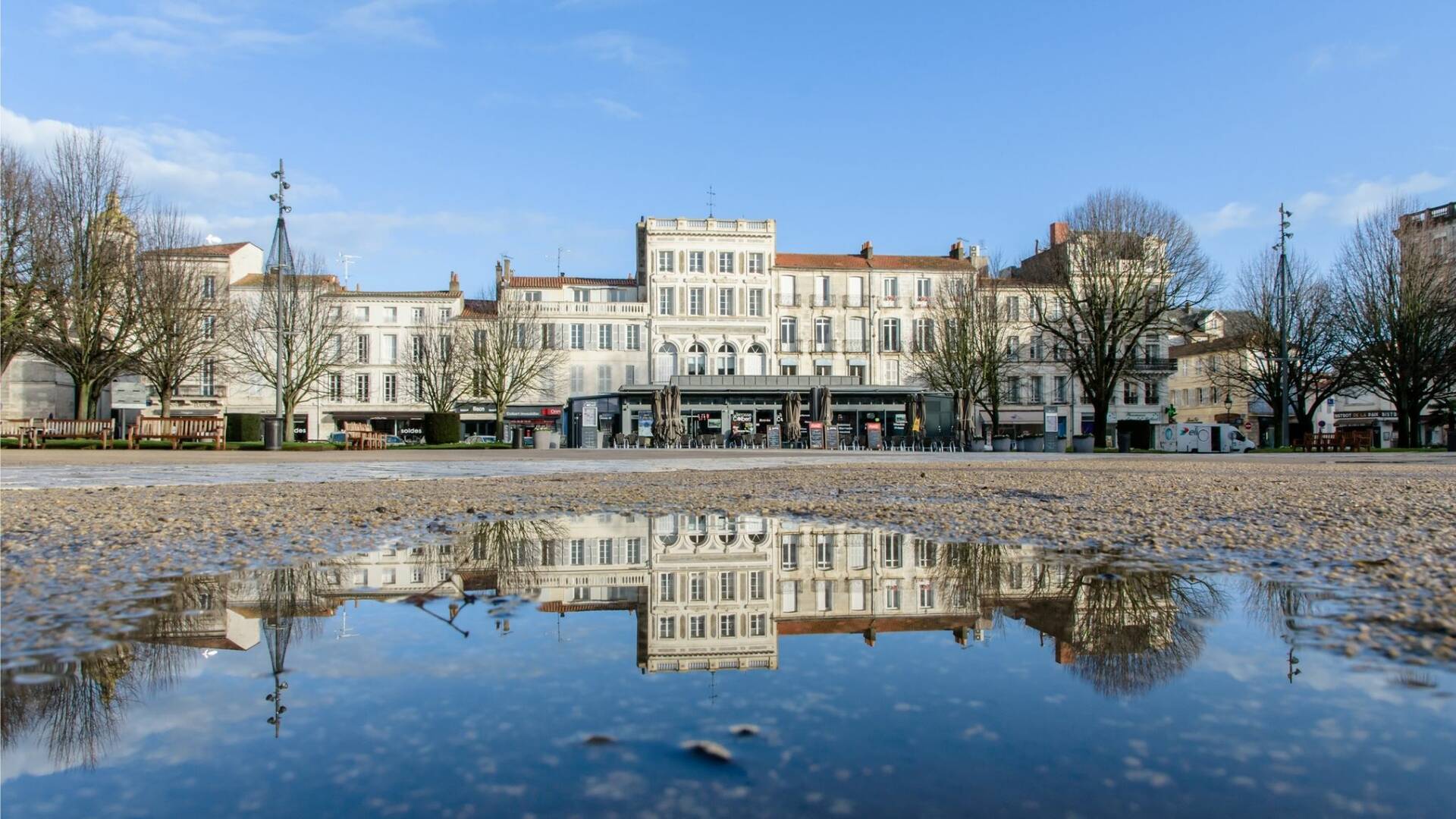 La place Colbert à Rochefort 
