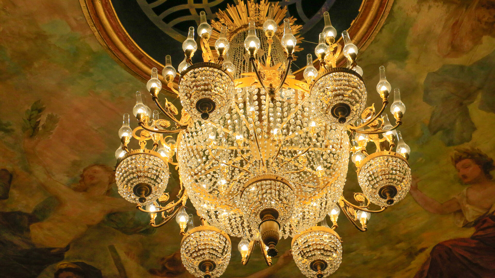 Le lustre en cristal de Bohème - Théâtre de la Coupe d'Or
