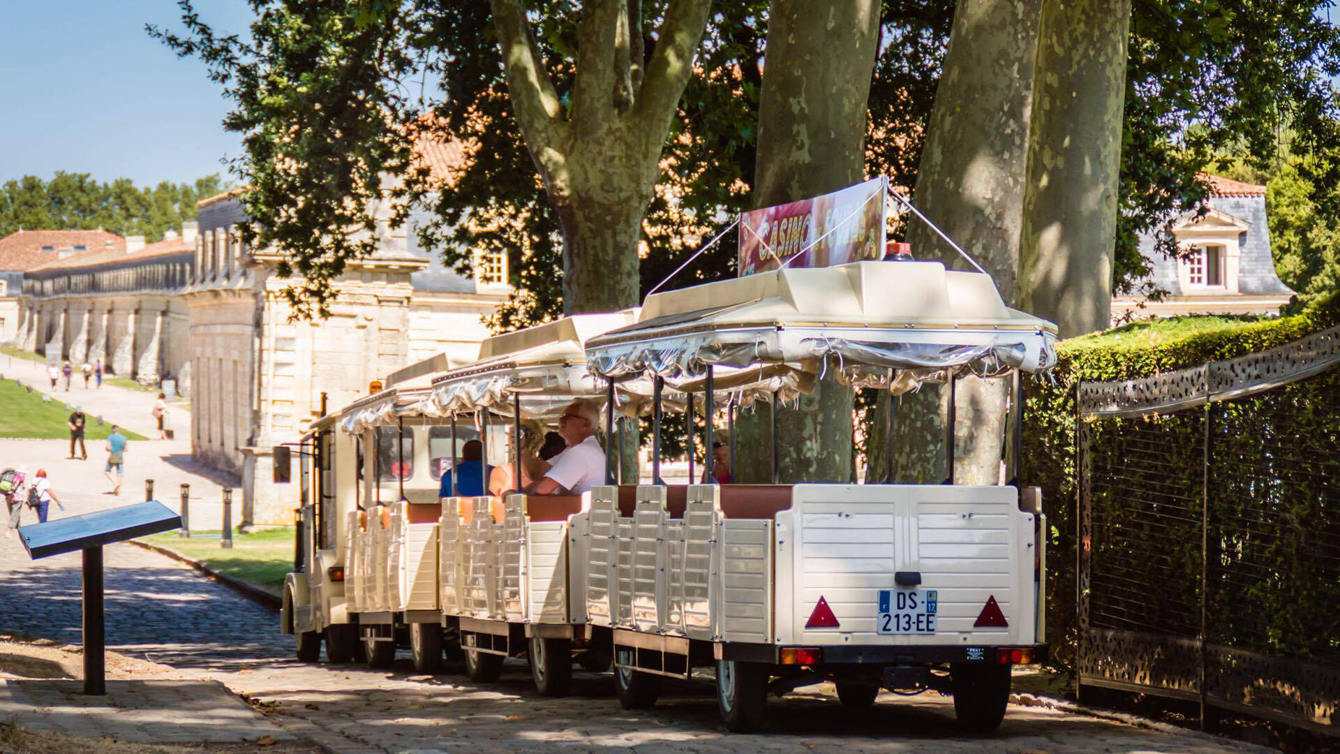 Le Petit train de Rochefort © L.Pétillon