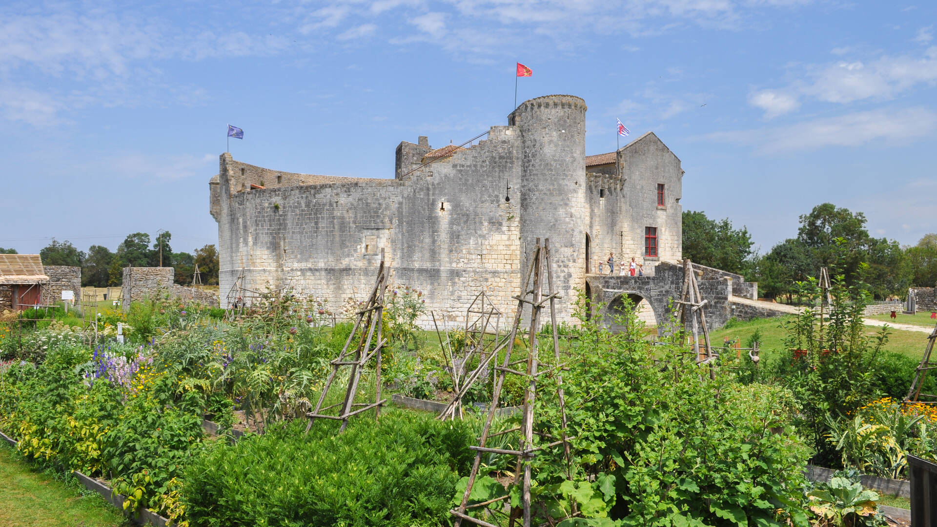 Château fort de Saint-Jean-d'Angle ©Château fort de Saint-Jean-d'Angle