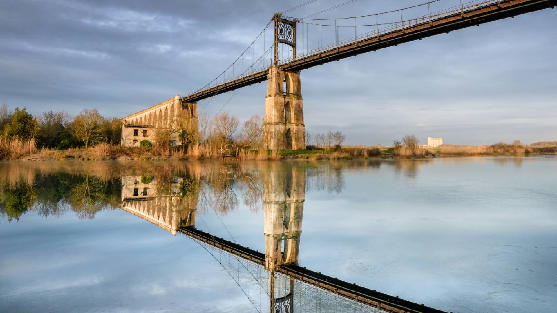 Pont suspendu de Tonnay-Charente © Laurent Pétillon 