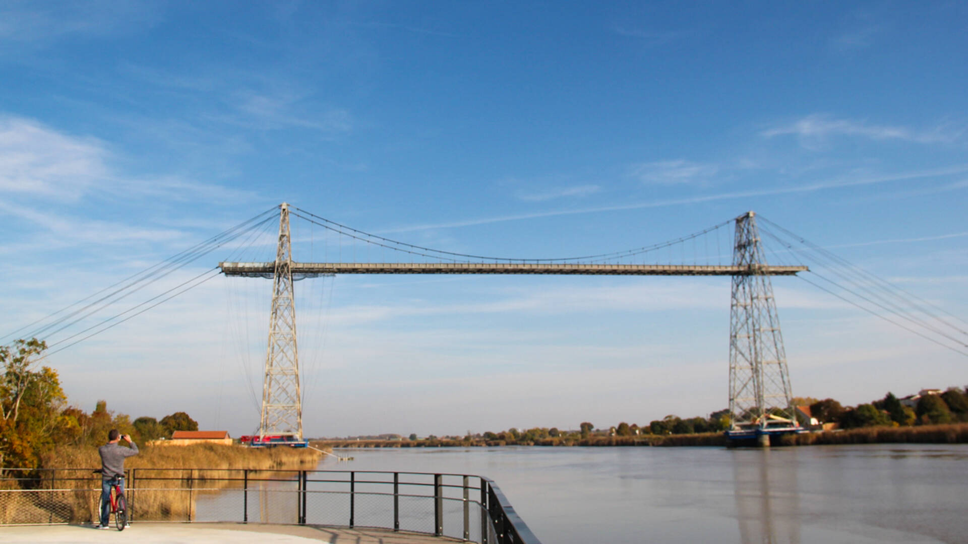 At the foot of the Transporter bridge©Office de Tourisme