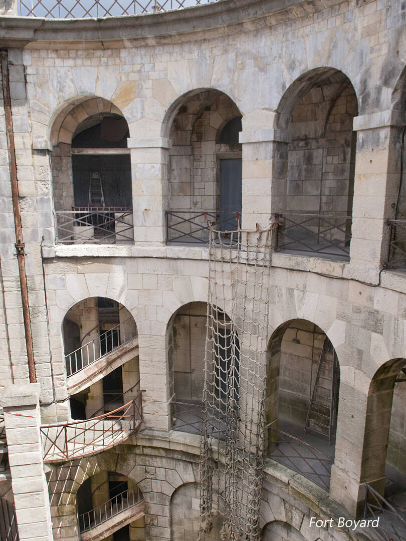 Découvrez l\'histoire du Fort Boyard, situé à Rochefort Océan ... Découvrez l\'histoire du Fort Boyard, situé à Rochefort Océan ...