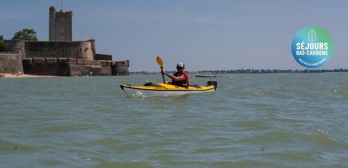 Kayak face au fort Vauban © Les Coflocs