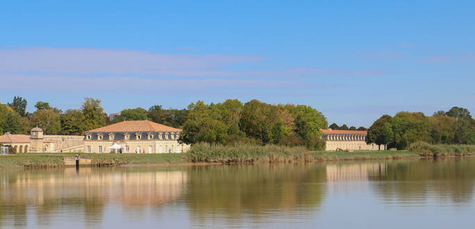 la Corderie Royale depuis le fleuve Charente à Rochefort © Cindy Charpentier 