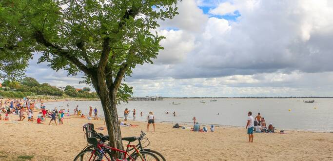 Fouras-les-Bains, seaside resort with a view on the Fort Boyard 