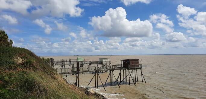  huts on the coast in Port-des-Barques