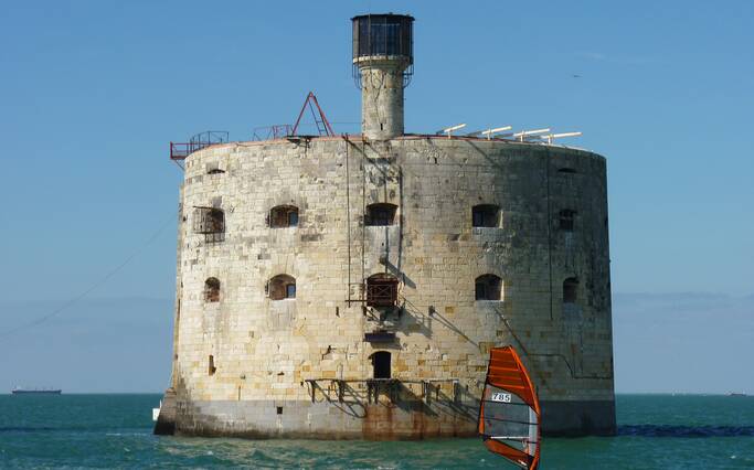 Cap sur Fort Boyard, le légendaire fort se situe à Rochefort Océan ... Cap sur Fort Boyard, le légendaire fort se situe à Rochefort Océan ...