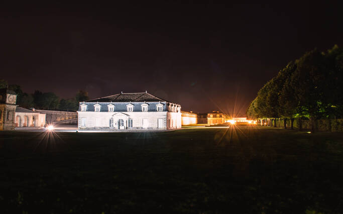Vue nocturne sur la Corderie Royale de Rochefort