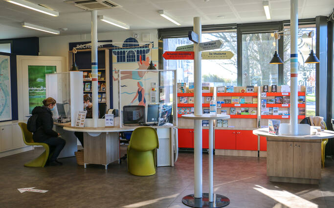 Why come to the Tourist Office ? 