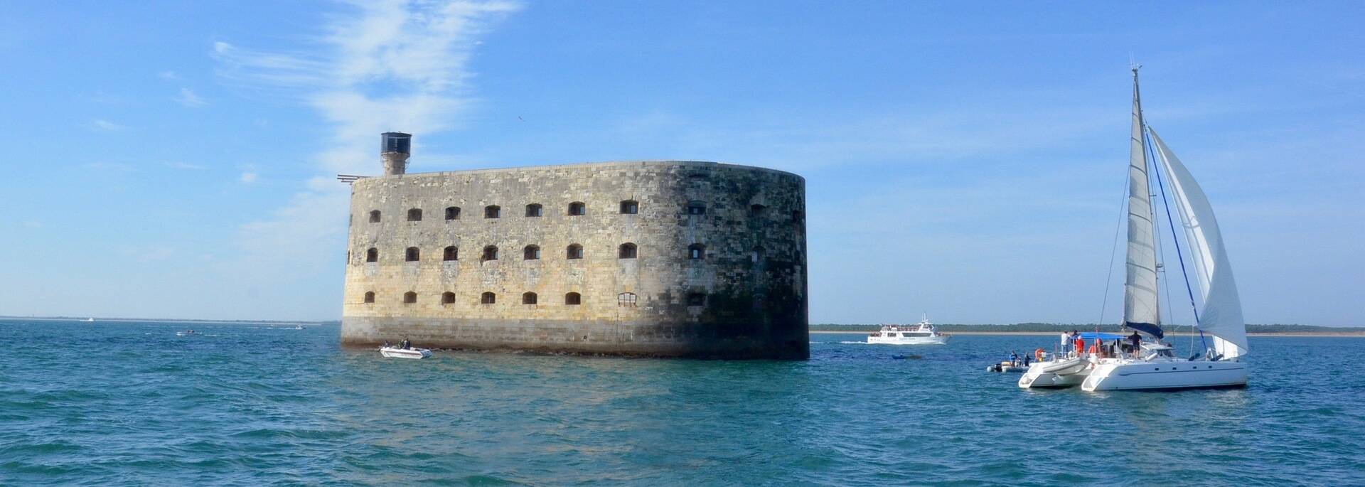 Le Fort Boyard attire tous les navigateurs - © Samuel Courtois