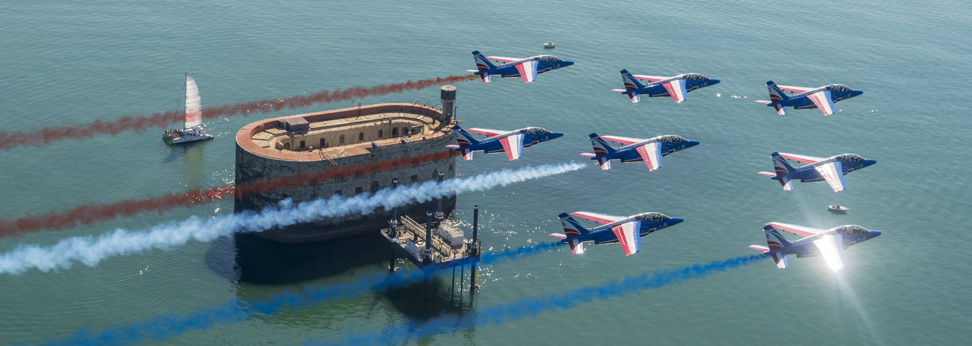 Survol de la patrouille de France sur Fort Boyard ©Julien Montreuil