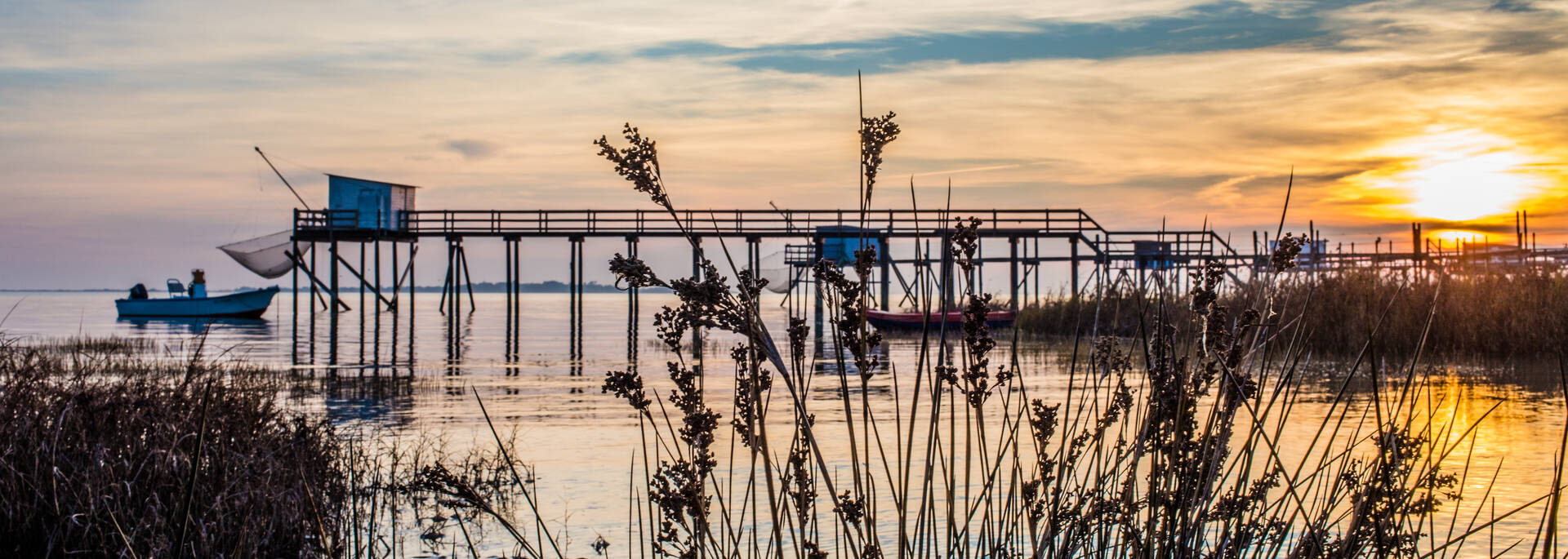 Coucher de soleil sur le sentier des carrelets, Plage Sud de Fouras-les-Bains - © Images & Emotion