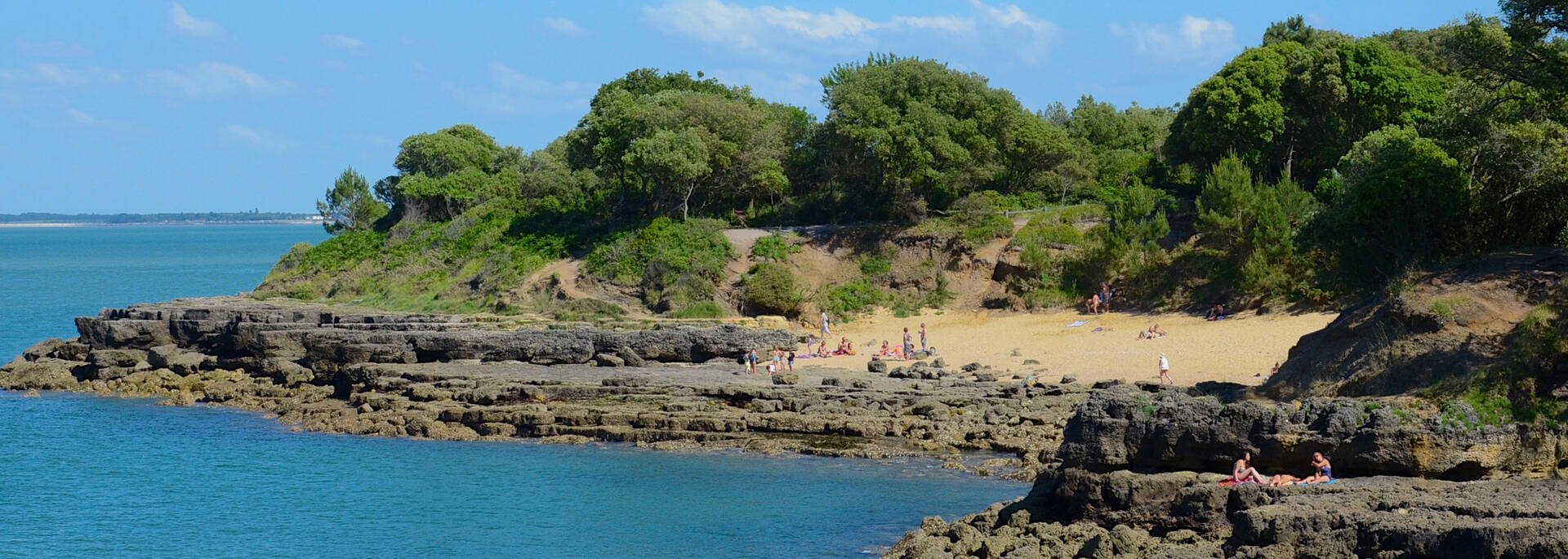 La Baby Plage de l’île d’Aix aux allures de crique méditerranéenne - © Samuel Courtois