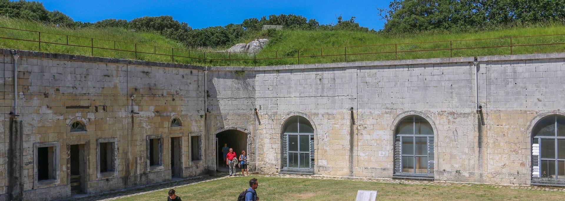 Cour intérieure du fort Liédot à l'île d'Aix