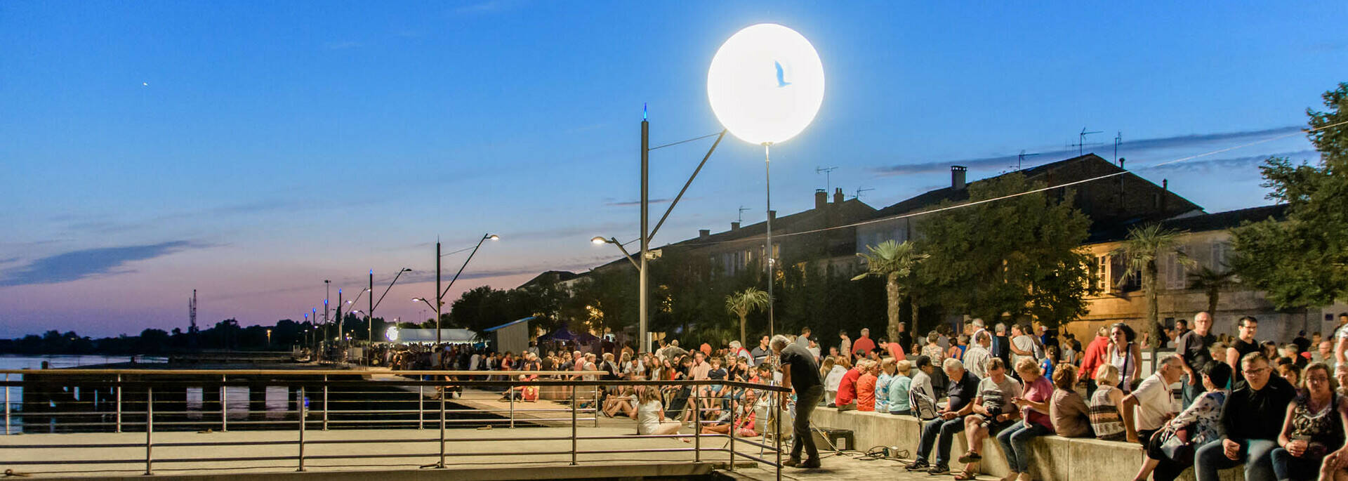 Spectacles et concerts pour Tonnay fête sa Charente le week-end du 14 juillet © L.Pétillon