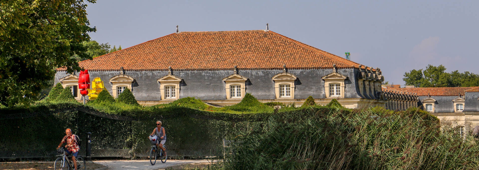 Vue extérieure du pavillon sud de la Corderie Royale
