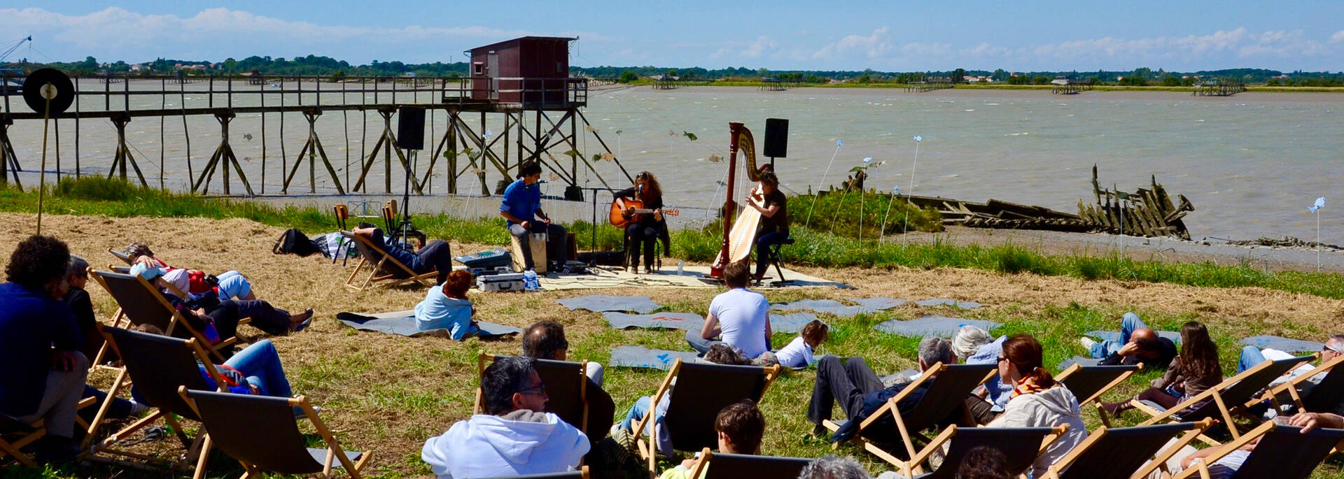 Animation musicale devant les carrelets de Port-des-Barques