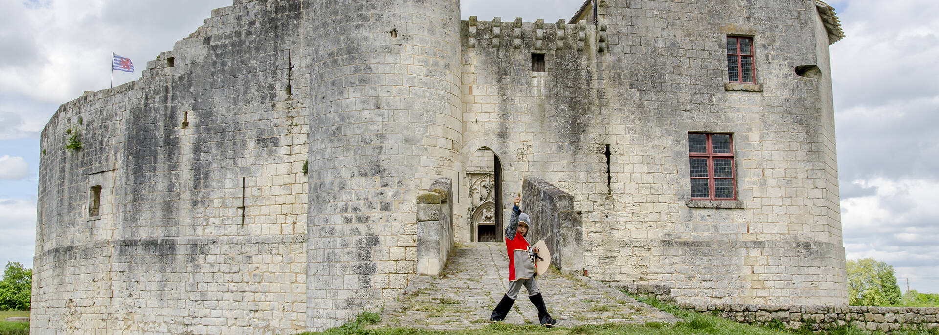 St Jean D Angle The Medieval Castle Office De Tourisme De Rochefort Ocean Vacances A Rochefort Fouras Ile D Aix St Jean D Angle The Medieval Castle Office De Tourisme De Rochefort Ocean Vacances A Rochefort Fouras Ile D Aix