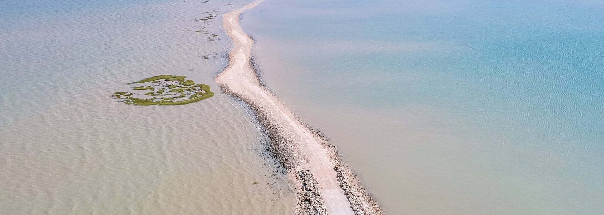 Vue aérienne de l'estuaire de la Charente et de l'île Madame ©LPétillon