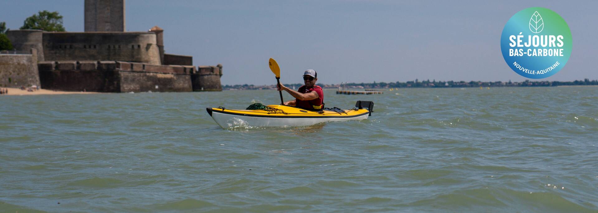Kayak face au fort Vauban © Les Coflocs