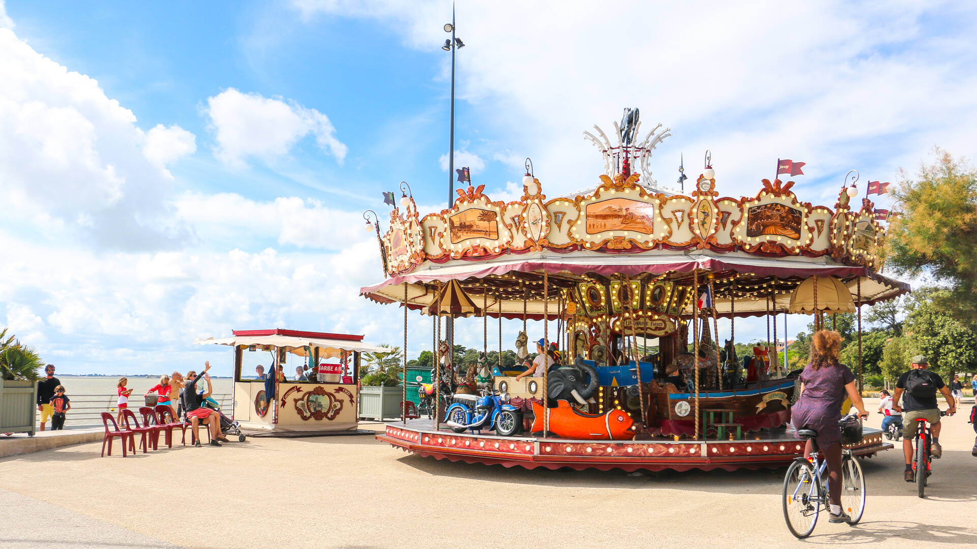 Le Carrousel du front de mer de la Grande Plage à Fouras-les-Bains - © Office de tourisme Rochefort Océan