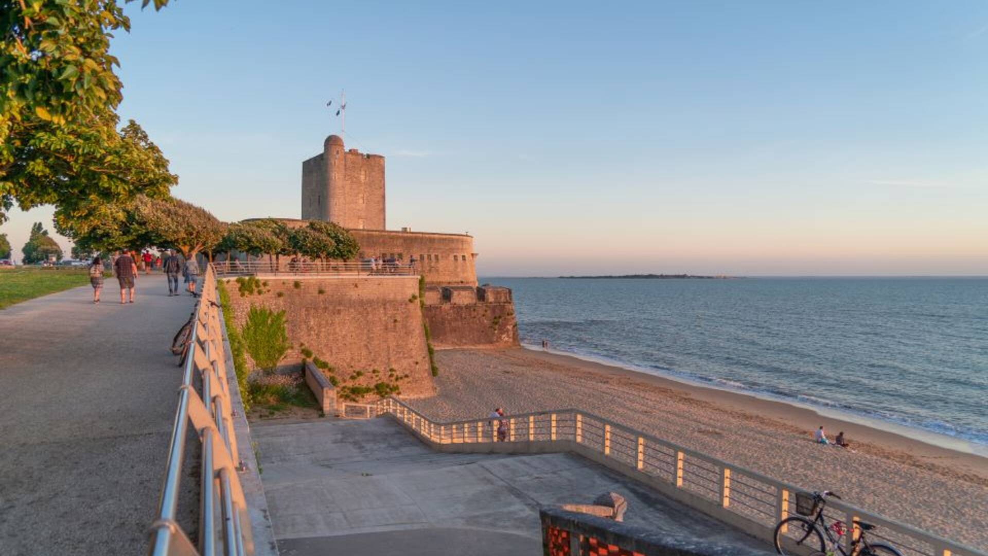 Promenade au bord de la plage Sud