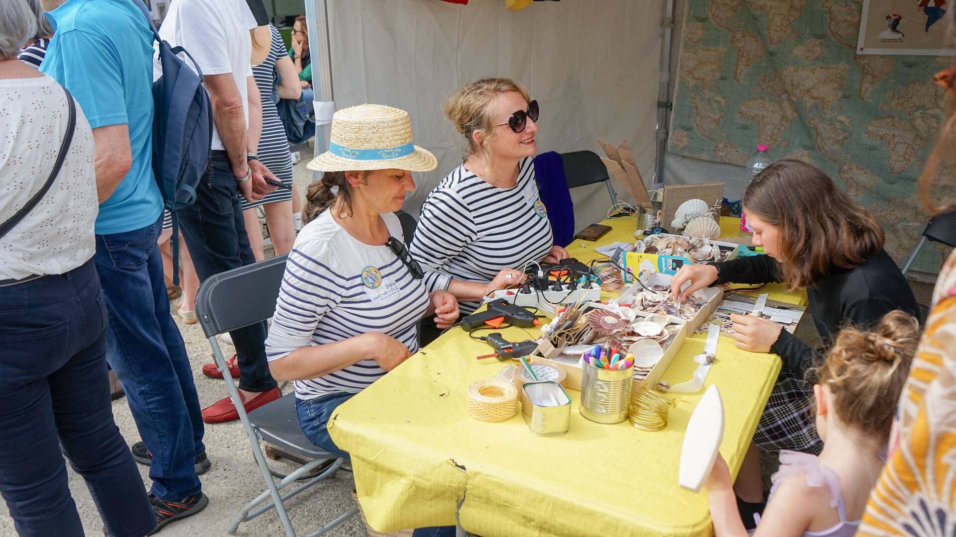 Atelier manuel, festival Un week-end bien Loti 2024 © Nicolas Chambon