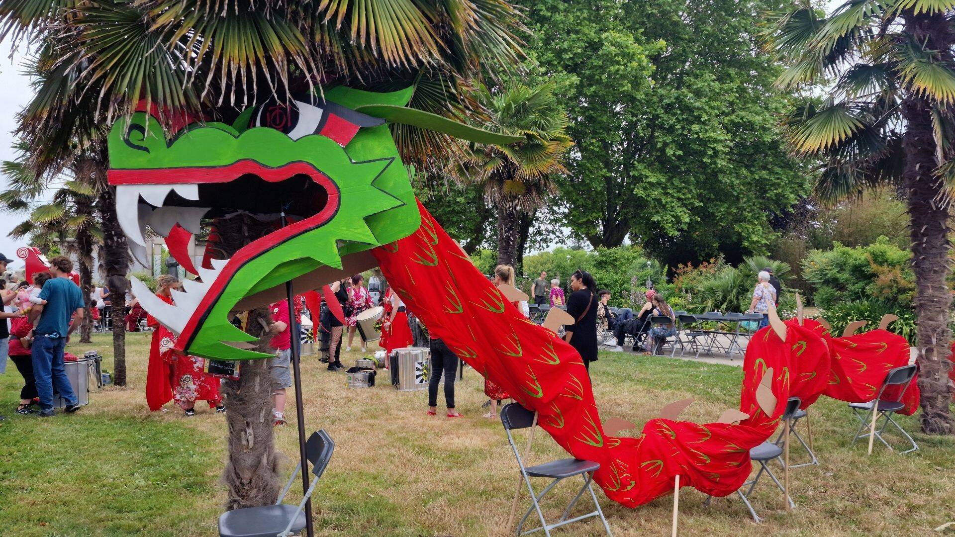 Parade, festival Un week-end bien Loti 2025 © Chrystelle Ecale