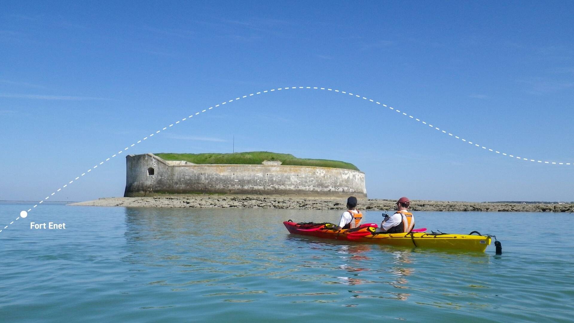 Kayak au large du Fort Enet, entre Fouras et l'Ile d'Aix