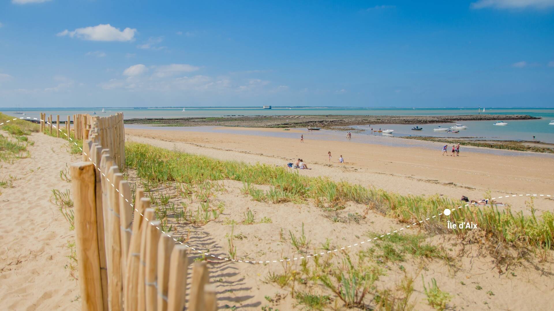 Plage vue sur fort Boyard ©L.Pétillon
