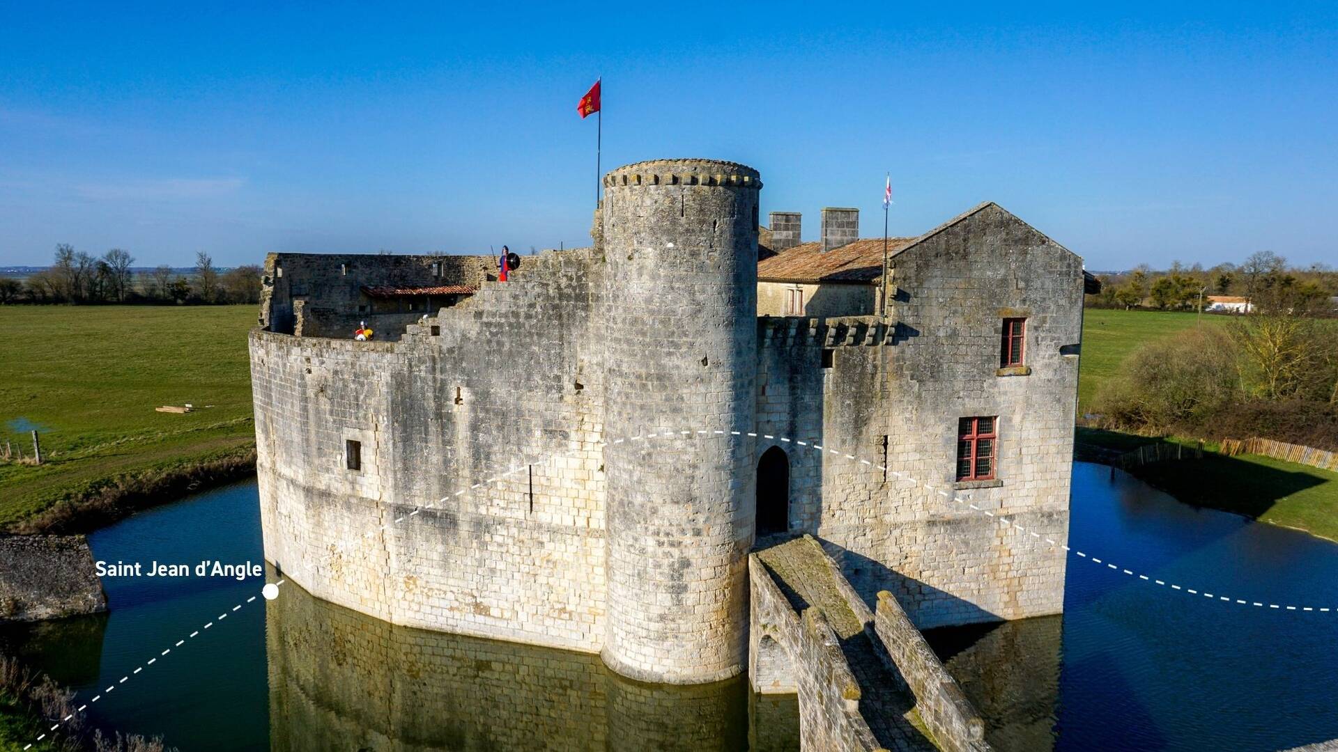 Chateau de la Mélusine à St Jean d'Angle