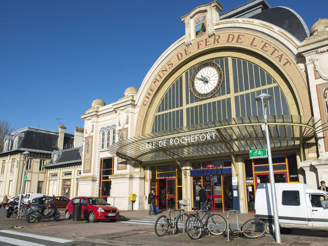Vue sur l'entrée de la gare de Rochefort  ©MF.Boufflet