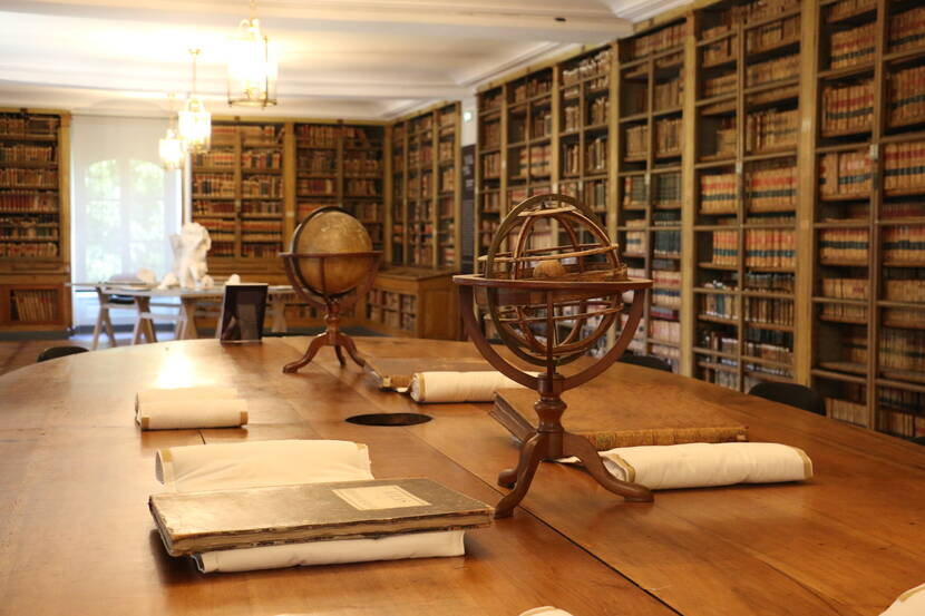 L'impressionnante bibliothèque de l'école de médecine navale à Rochefort