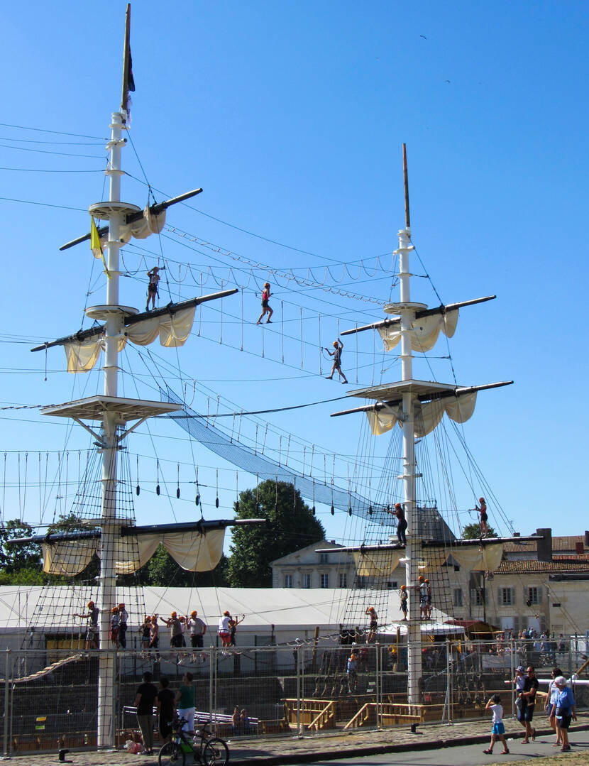 Grimpez comme un vrai gabier de L'Hermione à l'Accro-Mâts - © Samuel Courtois Grimpez comme un vrai gabier de L'Hermione à l'Accro-Mâts