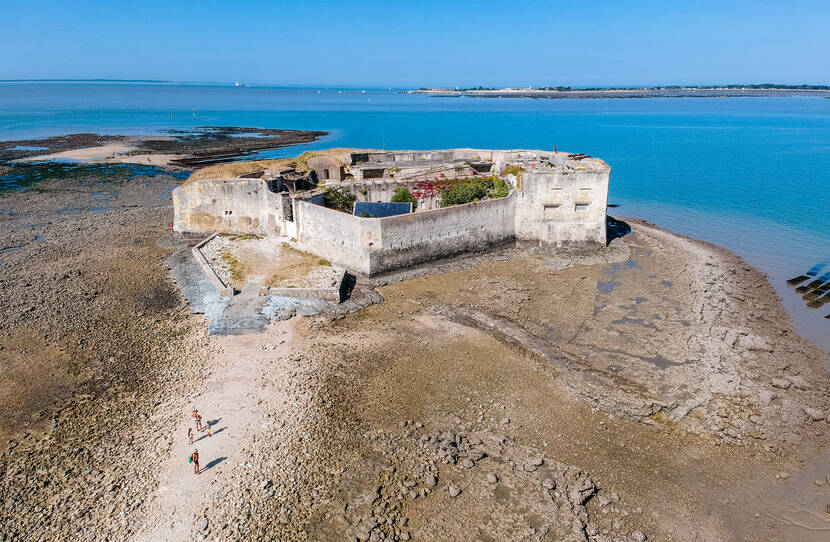 Accès au Fort Enet sur la passe, Point de la Fumée Fouras-les-Bains ©L.Pétillon