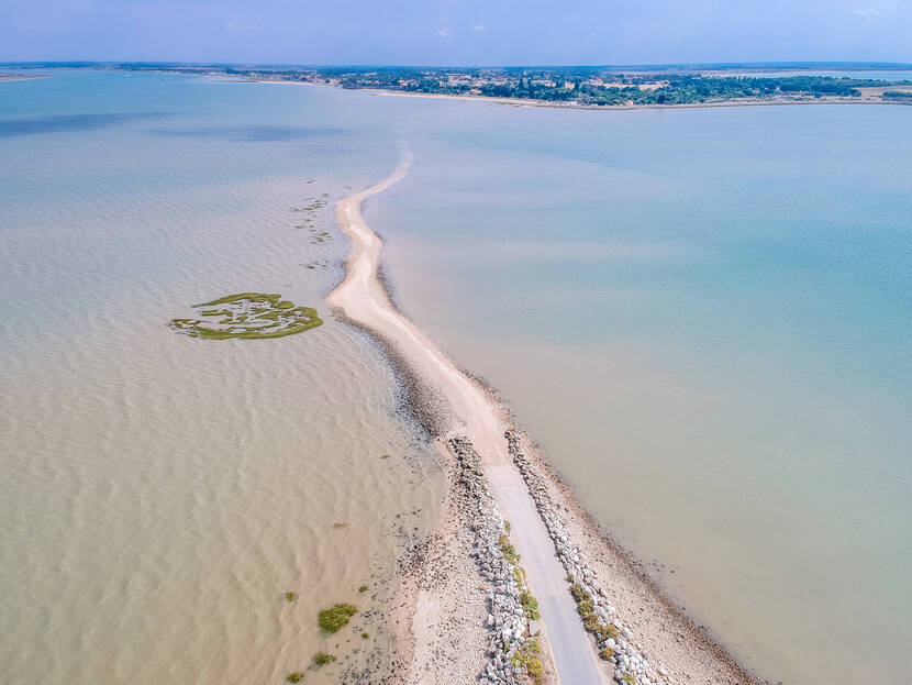 Vue aérienne de l'estuaire de la Charente et de l'île Madame ©LPétillon