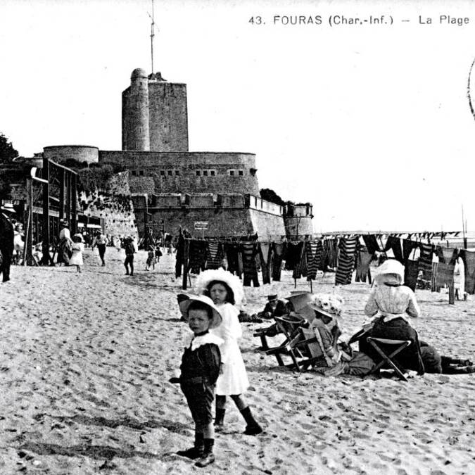 Bains de mer à la Grande plage de Fouras-les-Bains version 1900
