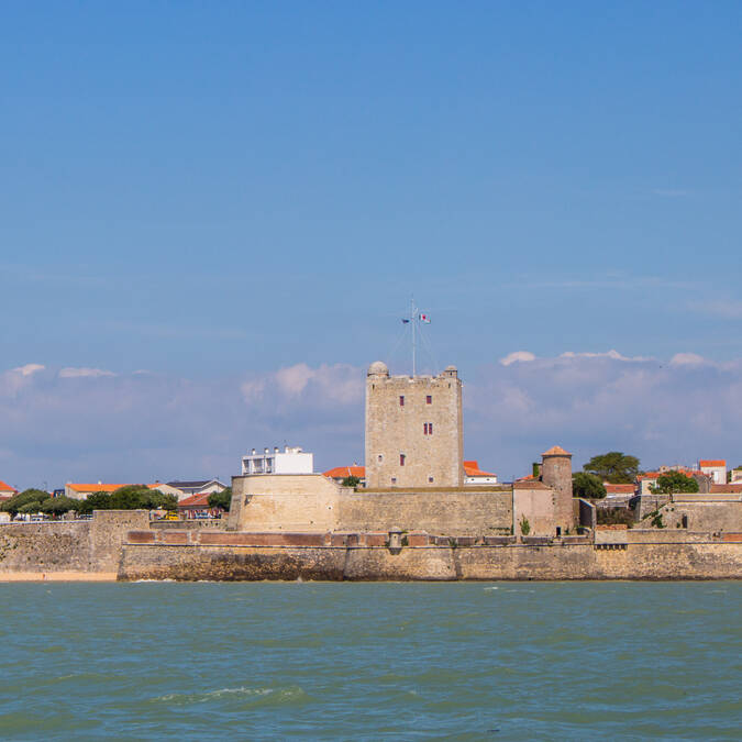 Nautisme, balade en voilier le long de la presqu'île de Fouras et de son fort Vauban, Rochefort Océan