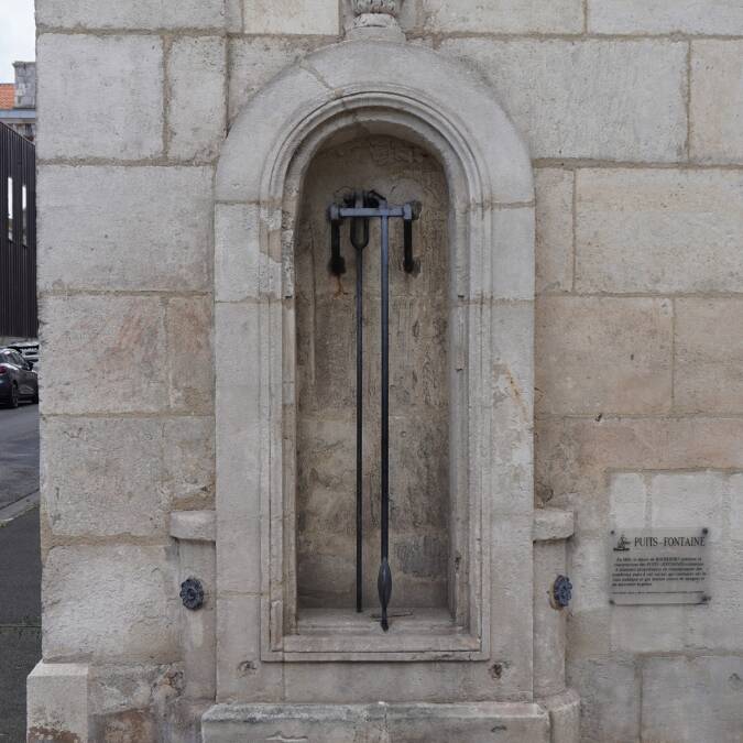 rochefort-ocean-puit-fontaine-rue-victor-hugo ©Gay Léa