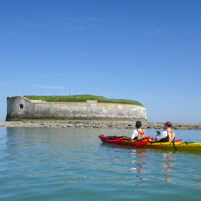 kayak au large du Fort Enet