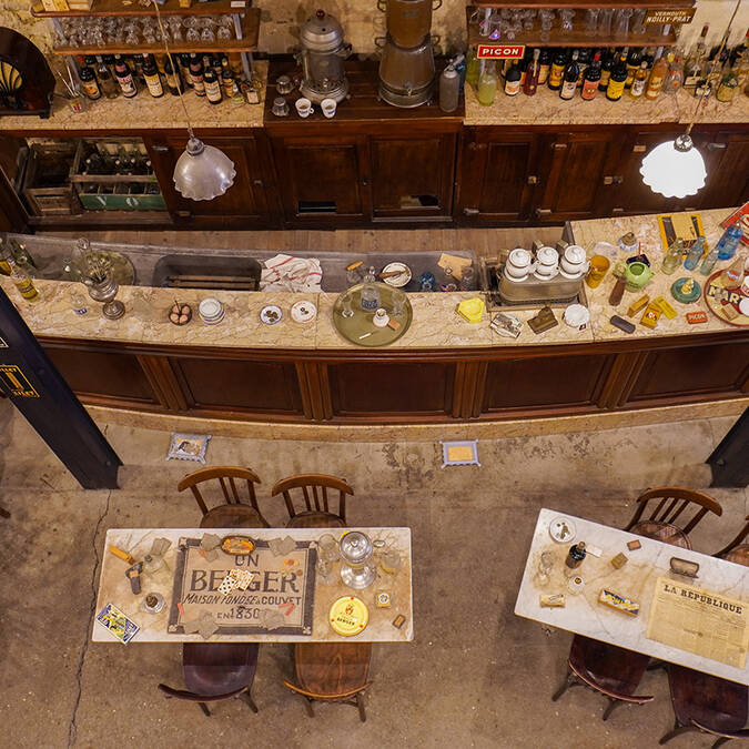 Café 1900 reconstitué au musée des commerces d'autrefois